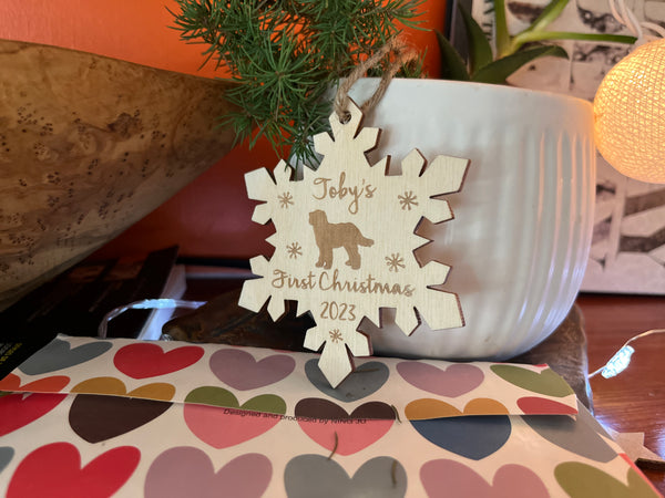 personalized dog ornament engraved with the silhouette of the dog and the name dog owner Christmas gift