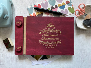 Quinceanera album with engraved text on a burgundy wood surface with a crown and personalized text (name and date)