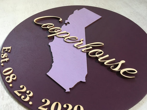 detail of California state and 3D lettering on the round wooden sign made with any US state and your last name on signyoustle.com