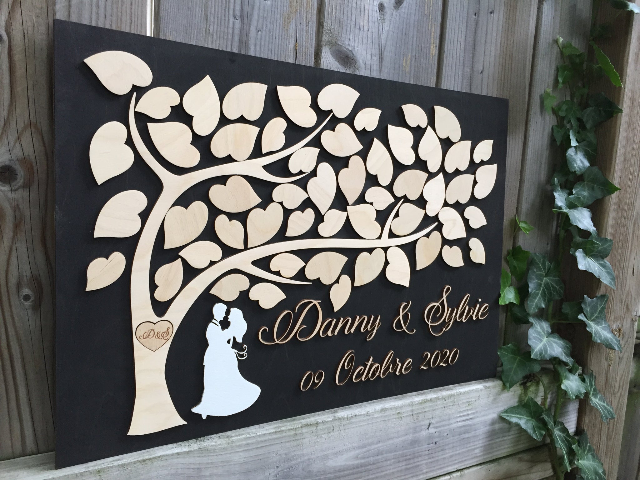 Unique guest book alternative with couple under tree of life, with personalized details and customizable colors SIGNYOUSTYLE