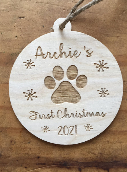 detail to show the custom engraved ornament that will make a great stocking stuffer for any pet owner